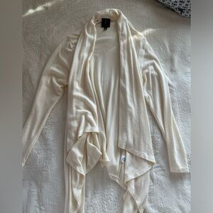 Bobeau off-white colored cardigan, never worn before! Super soft and comfy 🤍